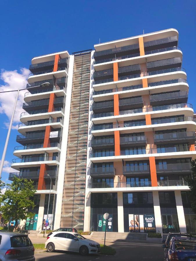 Sweet Home Apartman , 30Sqm Studio, Free Private Parking, Mountain View, Balcony, 20 Min From Downtown Budapest Exterior foto